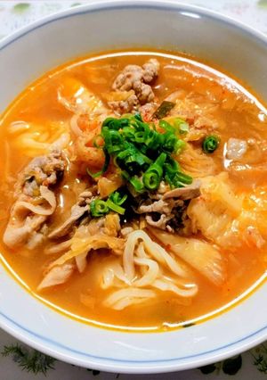 簡単夕飯昼食！包丁いらず10分旨辛豚キムチうどん-レシピのメイン写真