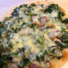 รูปของ 三浦野菜の大根の葉っぱ🍃＆ベーコンピザ🥓