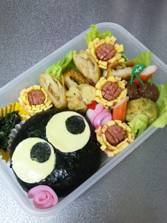 お弁当★簡単まっくろくろすけおにぎり-レシピのメイン写真