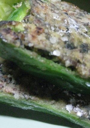 ほぼ黒豆！？ピーマンの肉詰め-レシピのメイン写真
