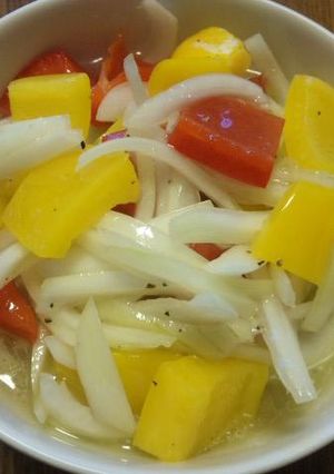 お弁当の彩りに☆パプリカと玉ねぎのマリネ-レシピのメイン写真