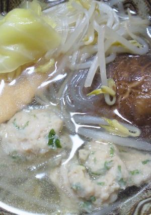 桃屋の塩だしつゆ使用♪大葉入り鶏団子鍋-レシピのメイン写真