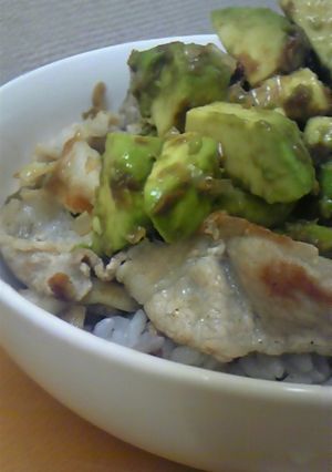かつぶしアボカド豚丼-レシピのメイン写真