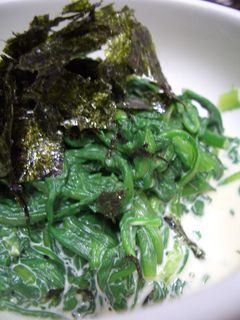 簡単!菊菜(春菊)のめんつゆマヨ和え☆-レシピのメイン写真