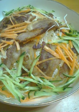 カリカリ豚肉のサラダ-レシピのメイン写真