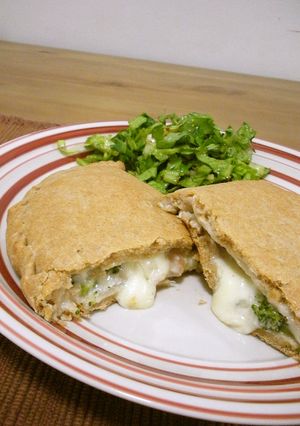 中からとろ～り☆全粒粉でカルツォーネ-レシピのメイン写真