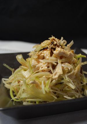 【食べるラー油活用】蒸鶏と白髪ネギ-レシピのメイン写真