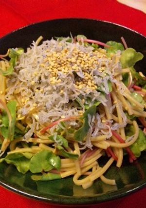 そばの芽の冷たい親子サラダ-レシピのメイン写真