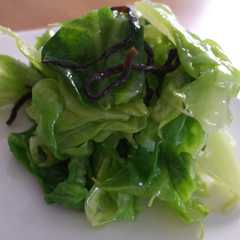 รูปของ 春きゃべつ✿塩昆布とごま油で♬♩♫
