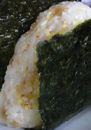 しょうが入り♪たぬきおにぎり-レシピのメイン写真