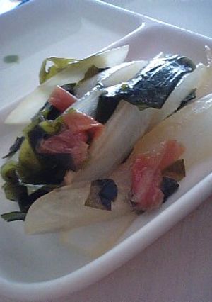 新玉ねぎとわかめの梅炒め-レシピのメイン写真