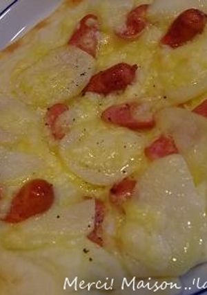 長芋ソースでポテトとソーセージのピザ-レシピのメイン写真