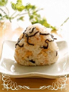 ☆天かすのおにぎり☆塩こんぶ入り-レシピのメイン写真