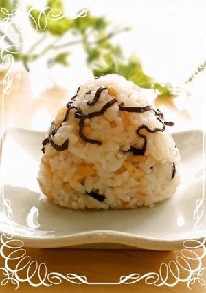 ☆天かすのおにぎり☆塩こんぶ入り-レシピのメイン写真