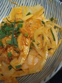 ツナと新玉ねぎの　食べるラー油＆マヨ和え-レシピのメイン写真