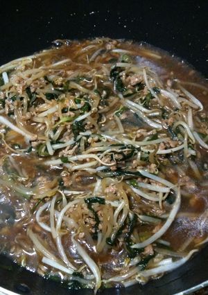 安い美味い簡単❤ ニラもやしひき肉丼-レシピのメイン写真