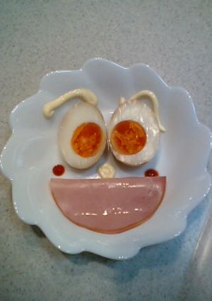 ♪ゆで卵＋ハム＝顔♪-レシピのメイン写真