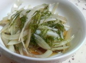 新たまねぎとめかぶの二杯酢和え-レシピのメイン写真