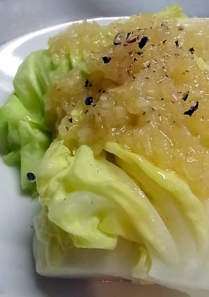 蒸しキャベツのサラダ・玉ねぎソース-レシピのメイン写真