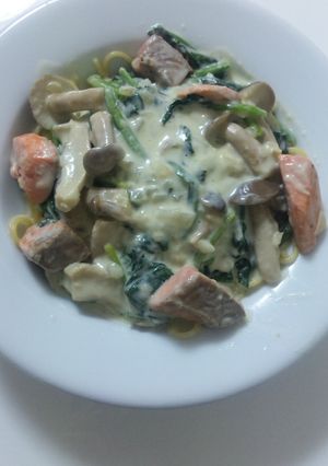 牛乳で作る鮭とほうれん草のクリームパスタ-レシピのメイン写真