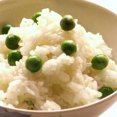 รูปของ 緑鮮やか　翡翠色の豆ご飯
