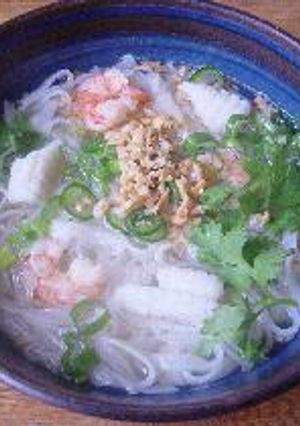 タイ風汁うどん（米麺で）　-揚げニンニクでハッの味-　-レシピのメイン写真