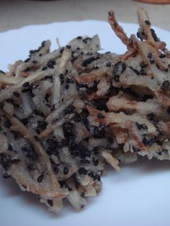 お弁当にもカリッ☆ごぼうとゴマのかき揚げ-レシピのメイン写真