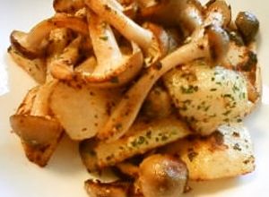 朝食にも◎ポテトとシメジのマヨネーズ炒め-レシピのメイン写真