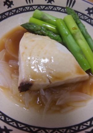 超簡単☆めかじきと新玉ねぎのソテー風？-レシピのメイン写真