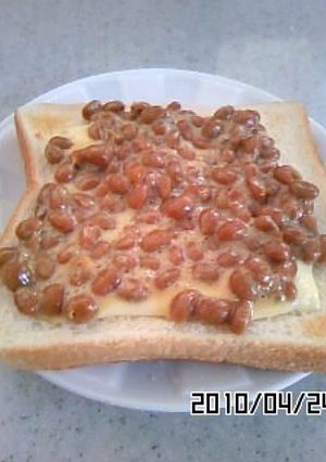 超即席惣菜パン？納豆トースト-レシピのメイン写真