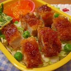 รูปของ 幼稚園弁当にも入れちゃった！ソースカツ丼