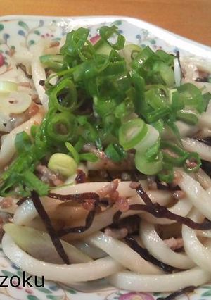 豚ミンチと塩コンブの焼きうどん-レシピのメイン写真