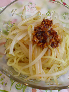 もやし冷やし中華 食べるラー油をかけて-レシピのメイン写真