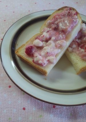 幸せ♡ストロベリーチーズケーキトースト-レシピのメイン写真