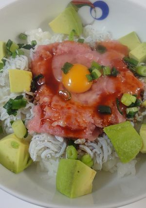 鮪のたたきとしらす・アボカドのユッケ丼-レシピのメイン写真