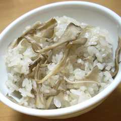 รูปของ 炊飯器で簡単　干し舞茸のおこわ