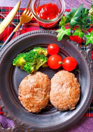 ふっくらジューシー!基本のハンバーグ-レシピのメイン写真