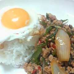 รูปของ タイ料理シリーズ！＜ガパオ＞