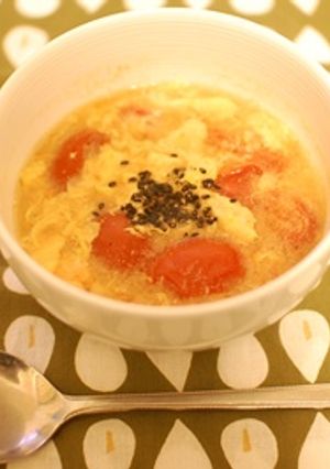 美容にグッ!トマトと卵のお味噌汁-レシピのメイン写真