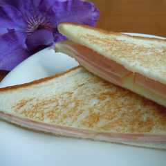 รูปของ 朝ご飯に♪超簡単ハムチーズサンドトースト