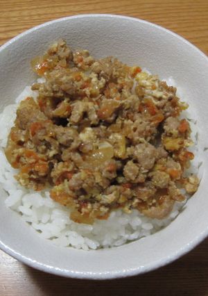 簡単 ザ・にん玉ひき肉丼-レシピのメイン写真