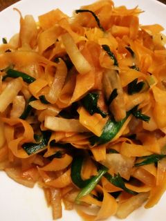 すっぱくなったたくあんは野菜炒め♪-レシピのメイン写真