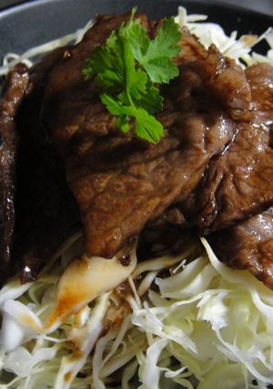 ソースが決め手のステーキ丼　レンジVER-レシピのメイン写真