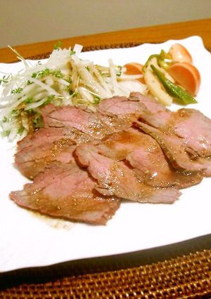 安い牛ももブロックのローストビーフ-レシピのメイン写真