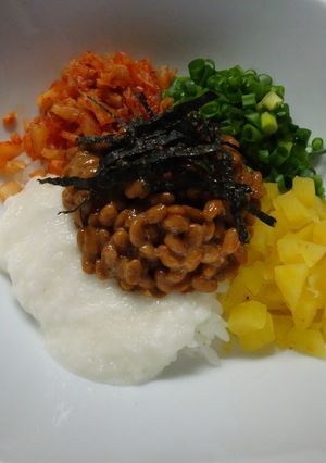 納豆deネバネバ＆ピリ辛の彩り五色丼-レシピのメイン写真