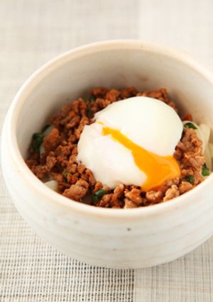 食べるラー油でひき肉温玉うどん-レシピのメイン写真