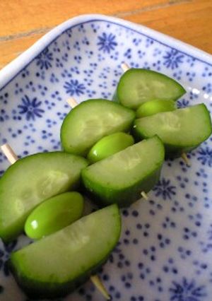 弁当に緑の色彩☆きゅうりと枝豆の串刺し-レシピのメイン写真