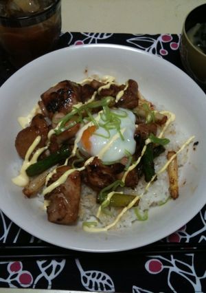 照焼チキンとアスパラの旨味丼☆温玉のせ-レシピのメイン写真