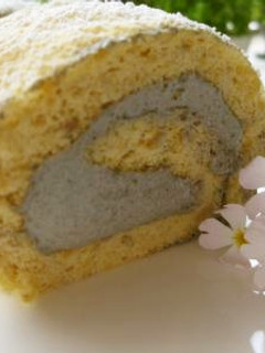 黒ごまロールケーキ-レシピのメイン写真