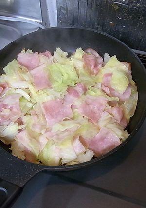 春キャベツとベーコンのフライパン蒸し-レシピのメイン写真